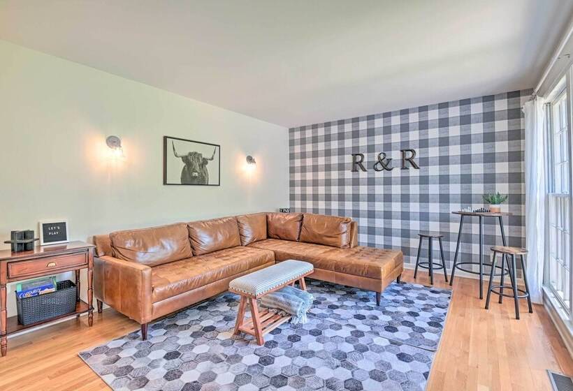 Chic Nashville Area Retreat W/ Private Pool!