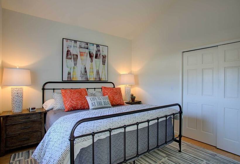 Chic  Summer House Cottage  Walk To Ocean!