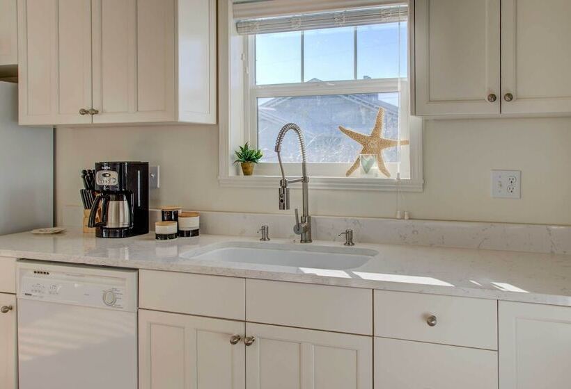 Chic  Summer House Cottage  Walk To Ocean!