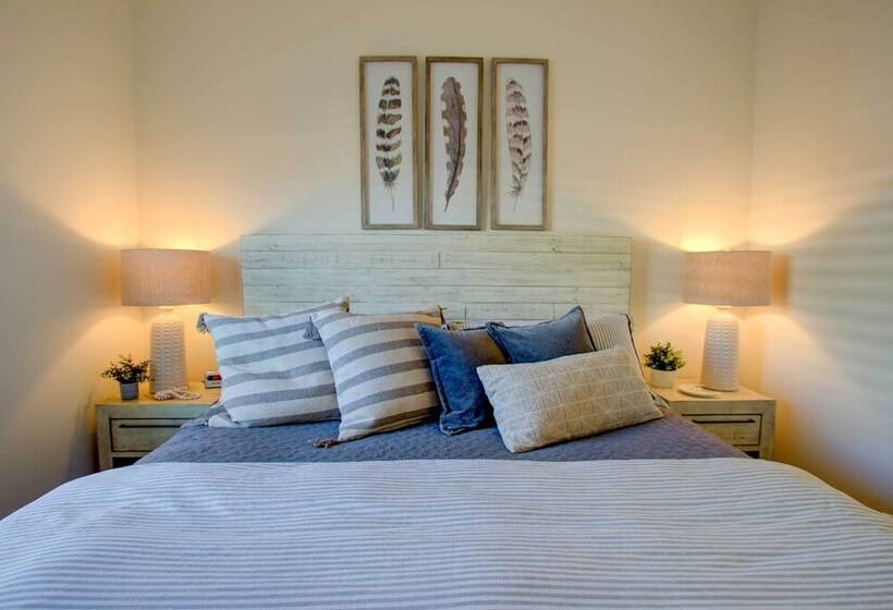 Chic  Summer House Cottage  Walk To Ocean!