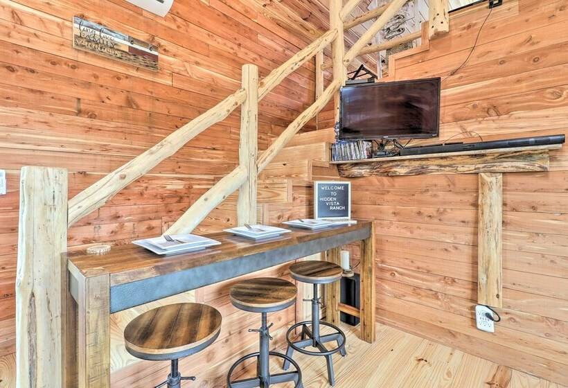 Chic Thorndale Cabin W/ Fire Pit & Paddleboat!