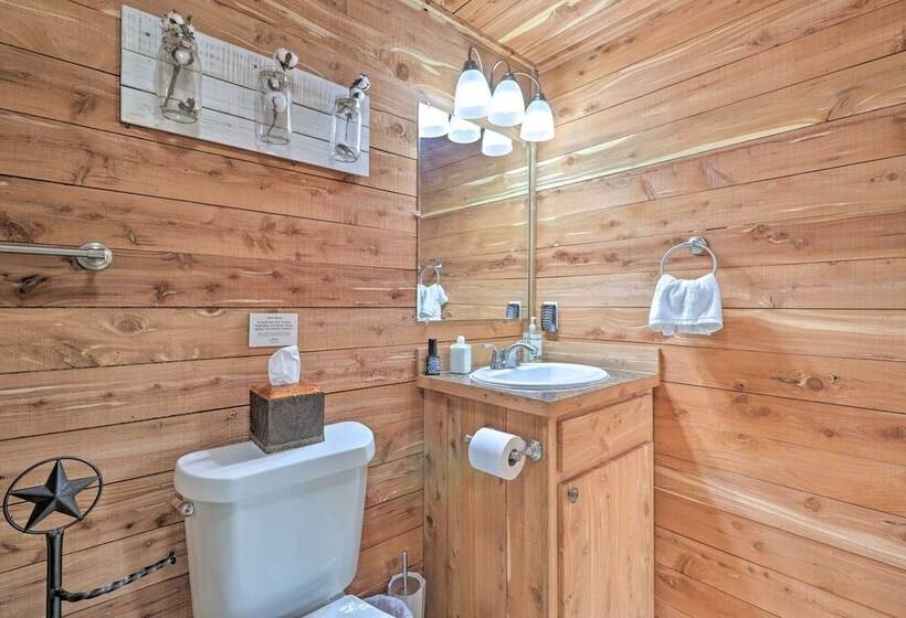 Chic Thorndale Cabin W/ Fire Pit & Paddleboat!