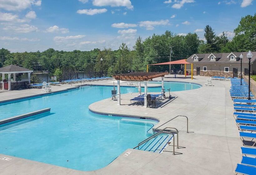 Golf, Ski + Fish: Cabin W/ Deck In Tobyhanna!