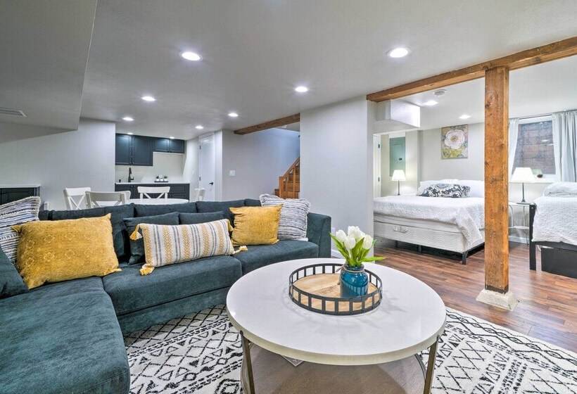 Chic Vancouver Cottage: 1 Mile To Main Street