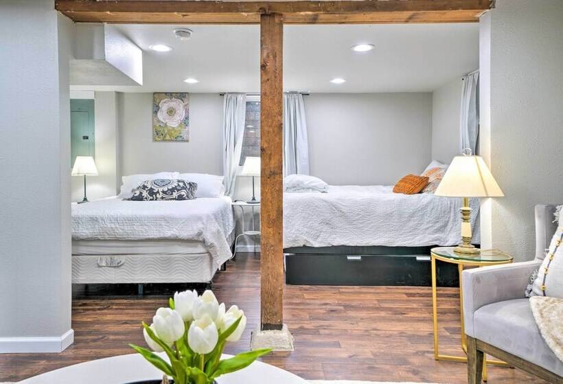 Chic Vancouver Cottage: 1 Mile To Main Street