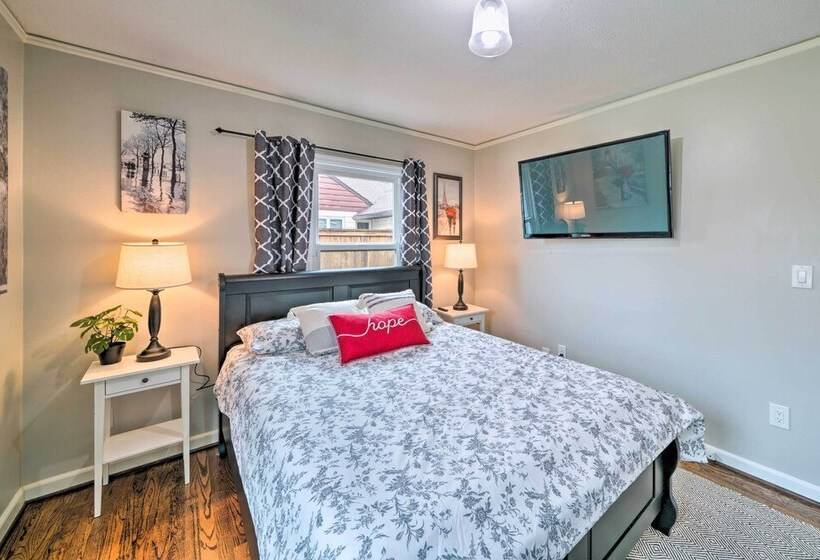 Chic Vancouver Cottage: 1 Mile To Main Street