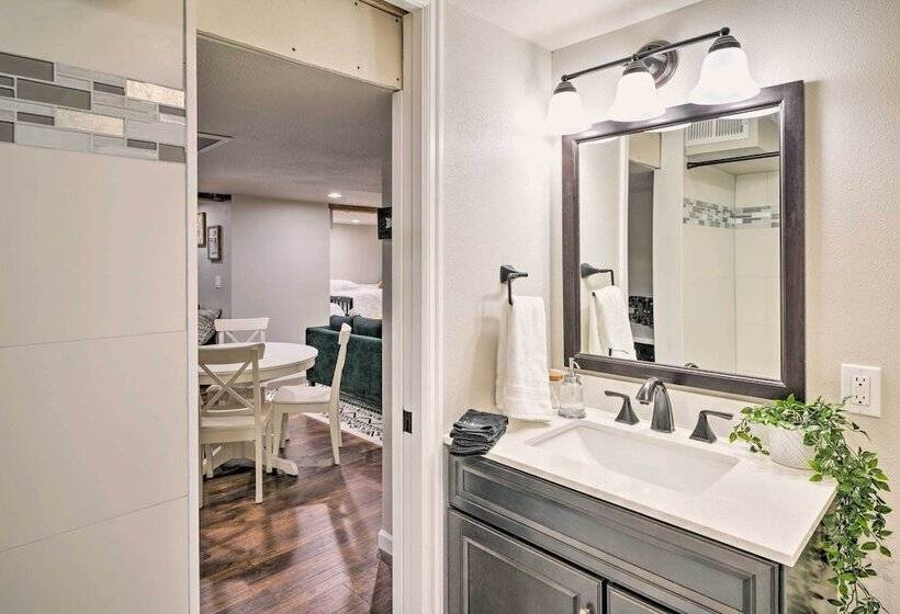 Chic Vancouver Cottage: 1 Mile To Main Street