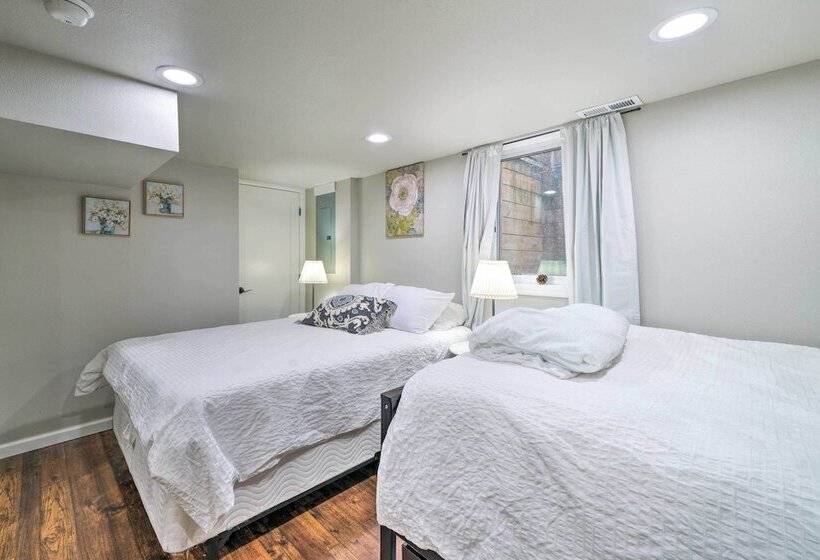 Chic Vancouver Cottage: 1 Mile To Main Street