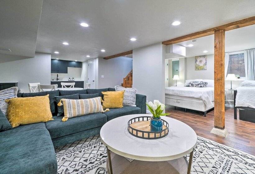 Chic Vancouver Cottage: 1 Mile To Main Street