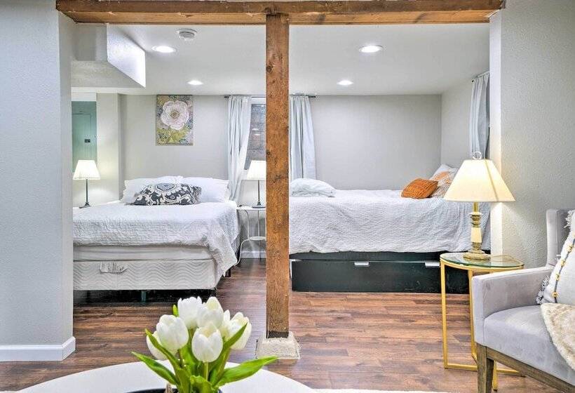 Chic Vancouver Cottage: 1 Mile To Main Street