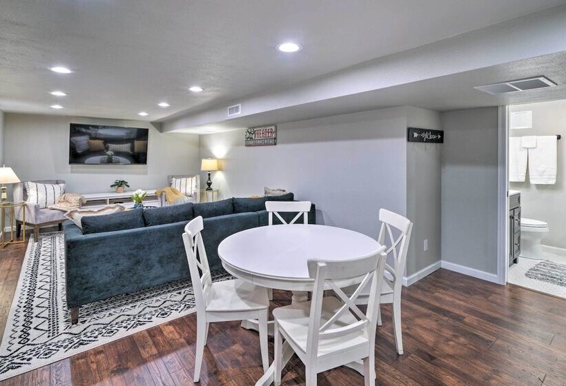 Chic Vancouver Cottage: 1 Mile To Main Street