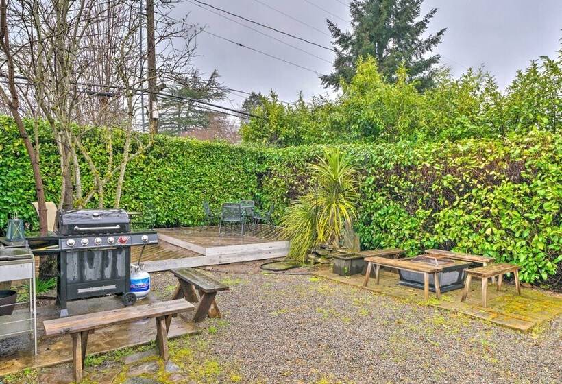 Chic Vancouver Cottage: 1 Mile To Main Street