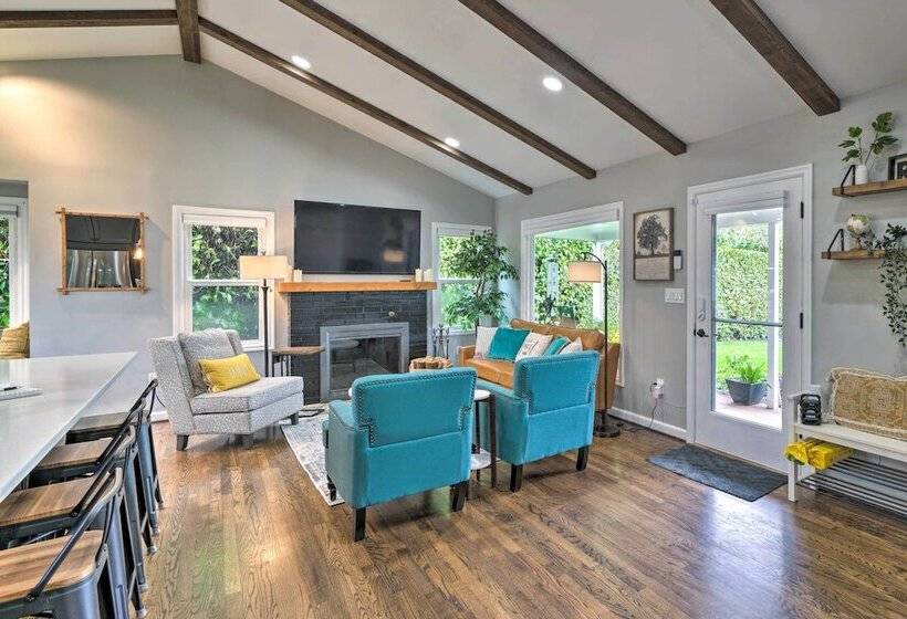 Chic Vancouver Cottage: 1 Mile To Main Street