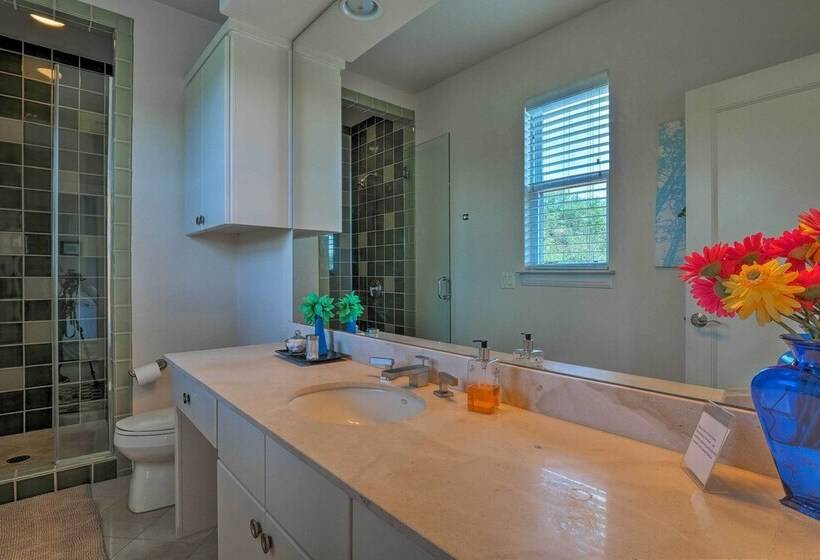 Chic Villa W/ Infinity Pool: 10 Mi To Downtown!