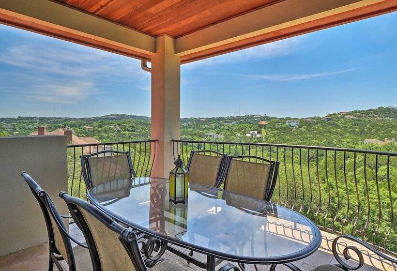 Chic Villa W/ Infinity Pool: 10 Mi To Downtown!