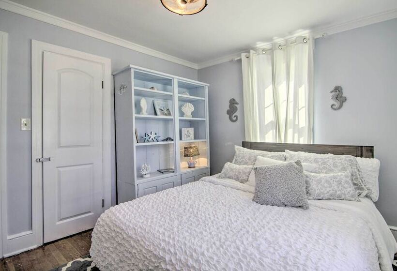 Chincoteague Island Cottage ~ 2 Mi To Beaches