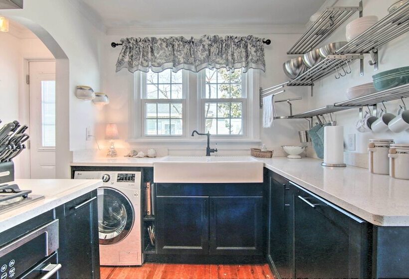 Chincoteague Island Cottage ~ 2 Mi To Beaches