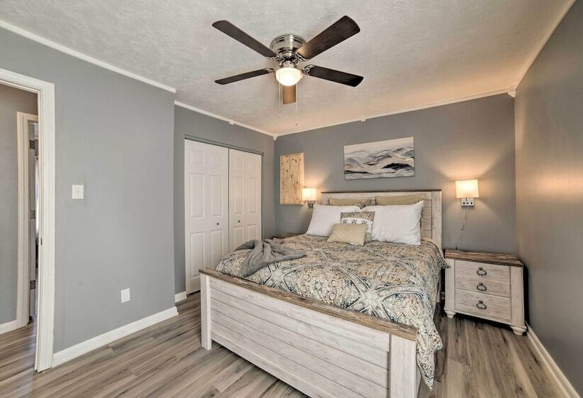 Clarksville Retreat: Half Mile To Fort Campell!