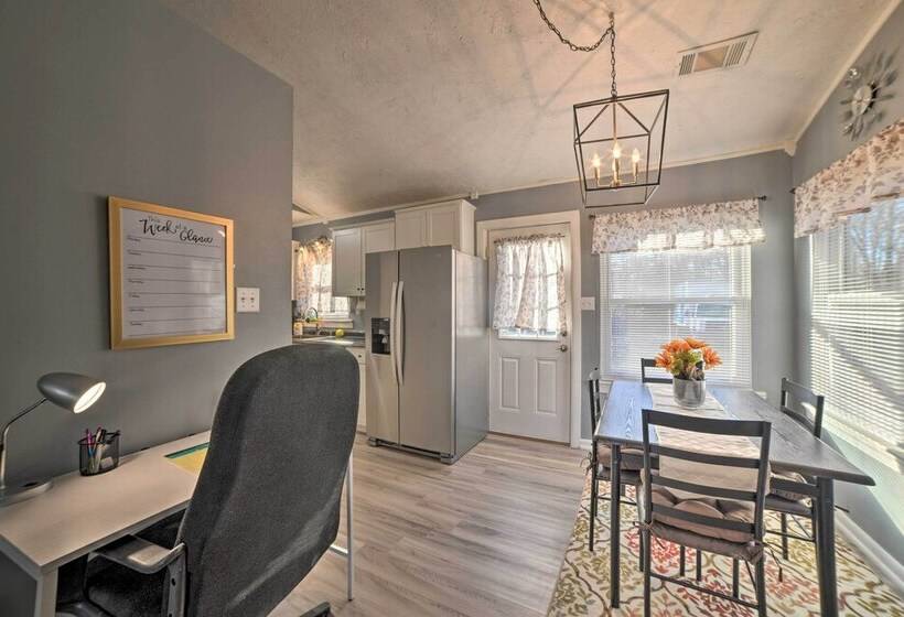 Clarksville Retreat: Half Mile To Fort Campell!