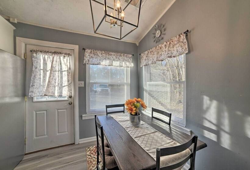 Clarksville Retreat: Half Mile To Fort Campell!