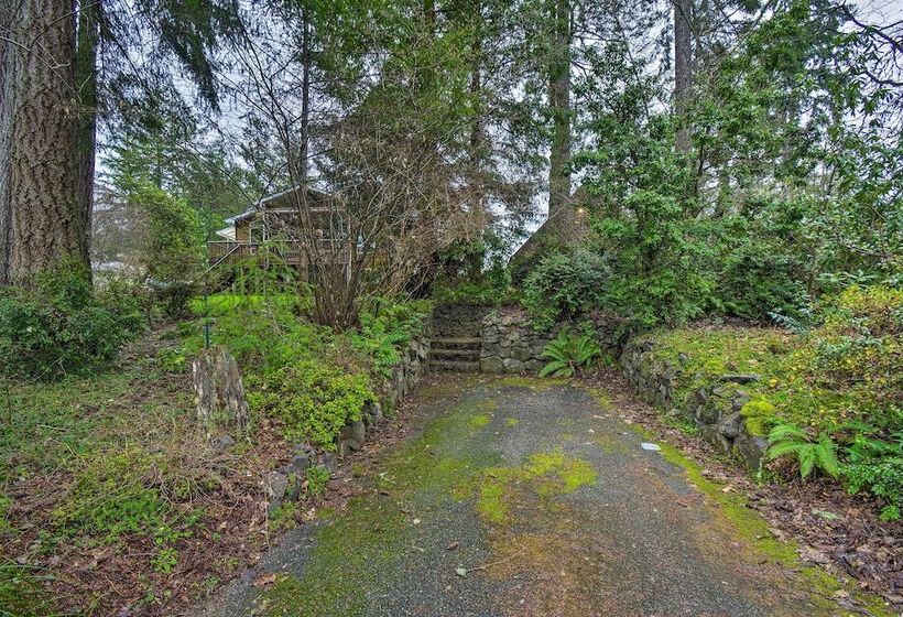 Coastal Cabin W/ Puget Sound & Rainier Views!