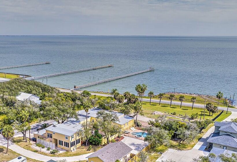 Coastal Cove  W/ Private Deck, 4 Mi To Beach