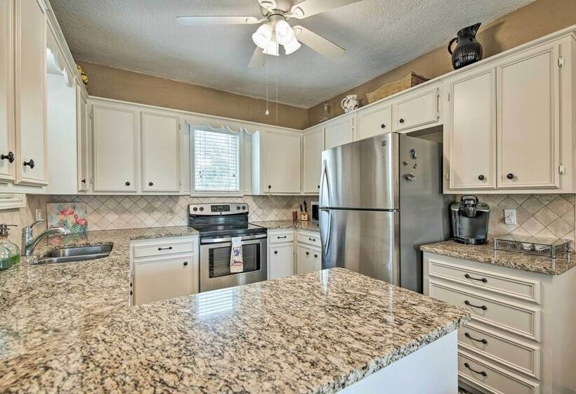 Coastal Cove  W/ Private Deck, 4 Mi To Beach