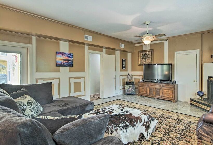 Coastal Cove  W/ Private Deck, 4 Mi To Beach