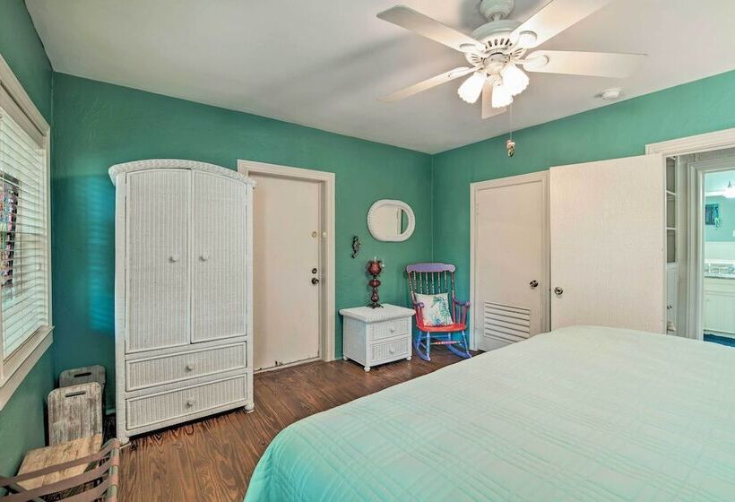 Coastal Cove  W/ Private Deck, 4 Mi To Beach