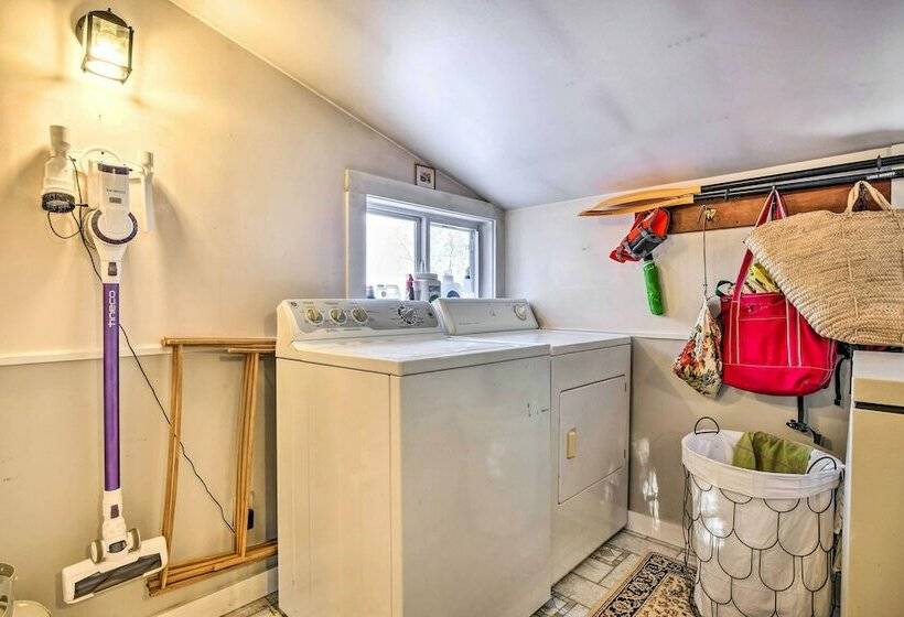 Coastal Maine Retreat: Deck W/ Bay Views!