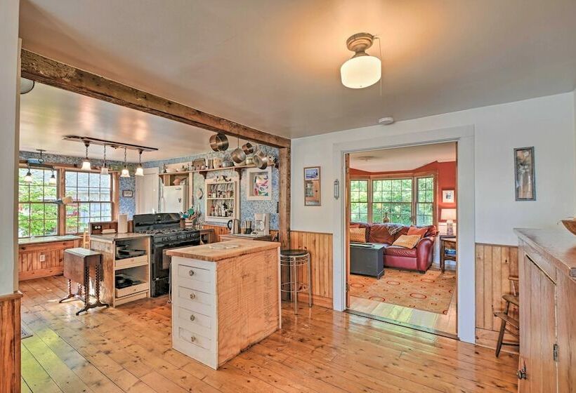 Coastal Maine Retreat: Deck W/ Bay Views!