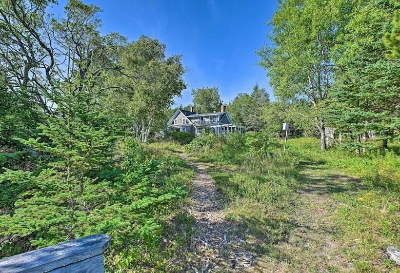 Coastal Maine Retreat: Deck W/ Bay Views!