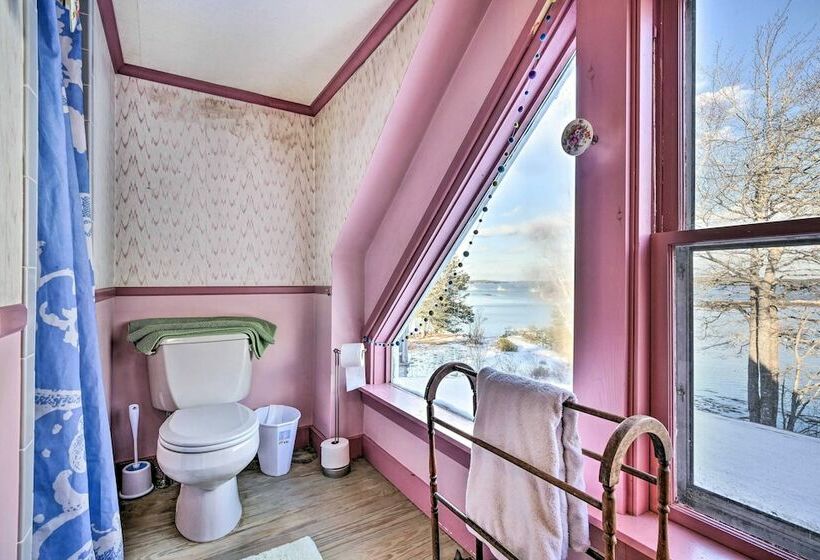 Coastal Maine Retreat: Deck W/ Bay Views!