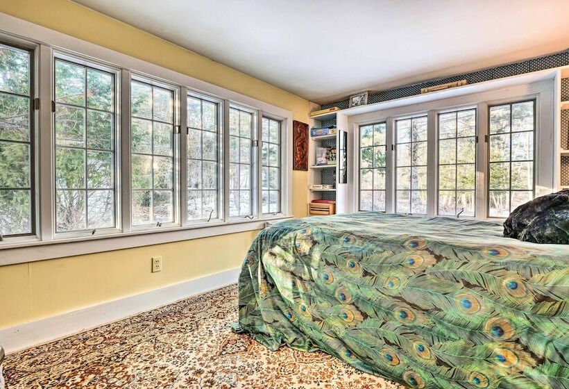 Coastal Maine Retreat: Deck W/ Bay Views!