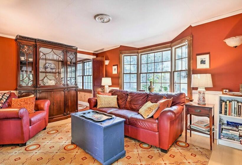 Coastal Maine Retreat: Deck W/ Bay Views!