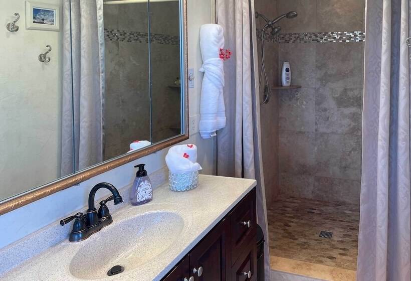 Colorful El Cajon Gem: Deck, Garden & Valley Views