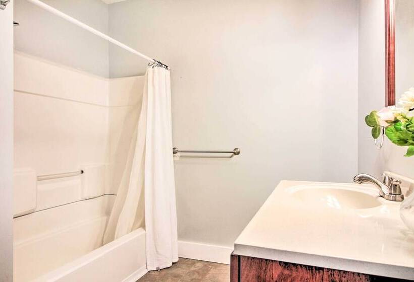 Comfy Ludlow Apartment ~ 3 Mi To Okemo Resort