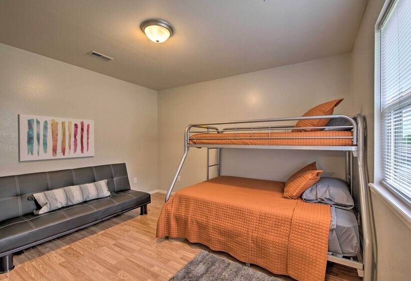 Comfy West Plains Home < 1 Mi To Main Street!
