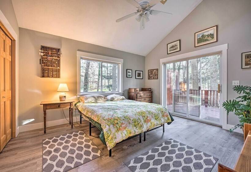 Cozy Anglers Hideaway ~ Half Mi To Lake Michigan!