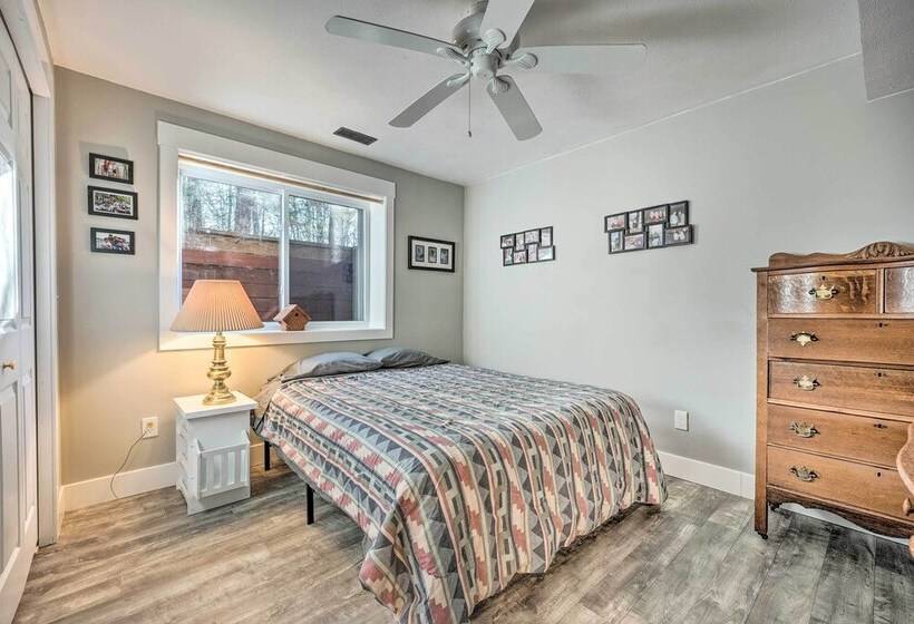 Cozy Anglers Hideaway ~ Half Mi To Lake Michigan!