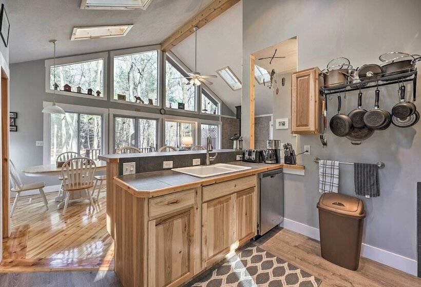 Cozy Anglers Hideaway ~ Half Mi To Lake Michigan!