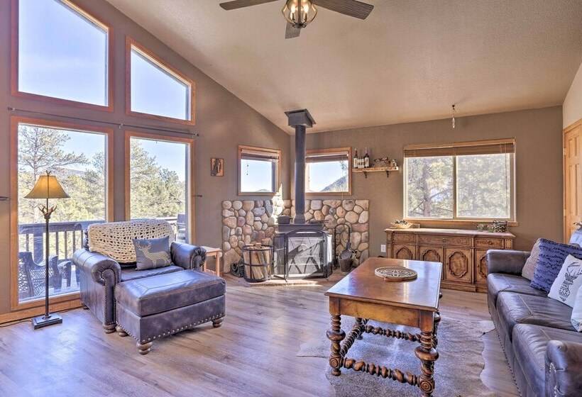 Cozy Bailey Cabin W/ Sweeping Mountain Views!