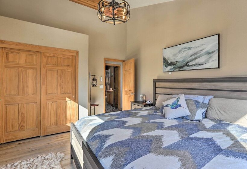 Cozy Bailey Cabin W/ Sweeping Mountain Views!