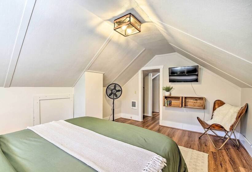 Cozy  Black Bear Retreat  By Mount Rainier!