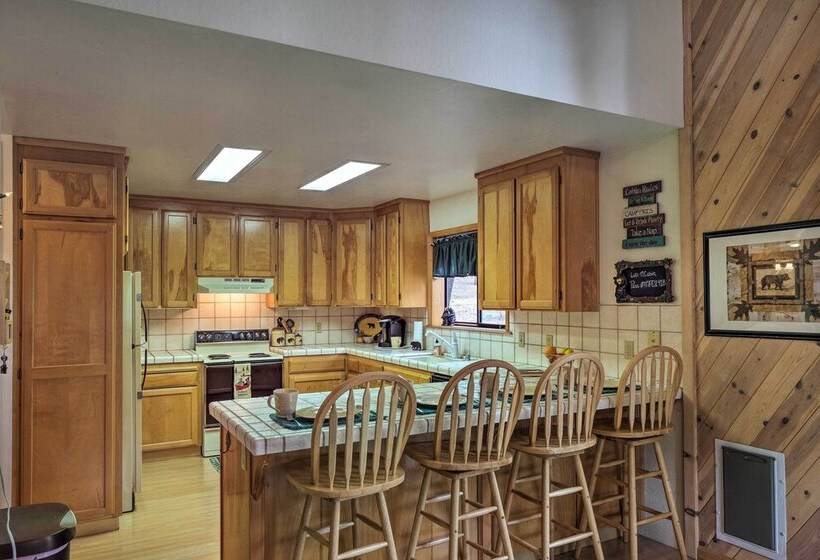 Cozy Camp Connell Cabin: Large Game Room & Decks!