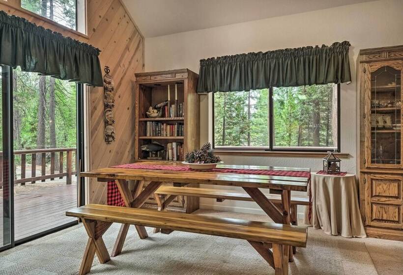 Cozy Camp Connell Cabin: Large Game Room & Decks!