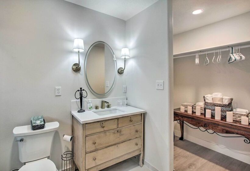 Cozy + Chic Abode ~ 11 Mi To Bloomington Lake
