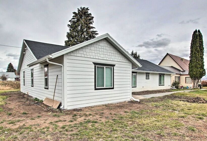 Cozy + Chic Abode ~ 11 Mi To Bloomington Lake