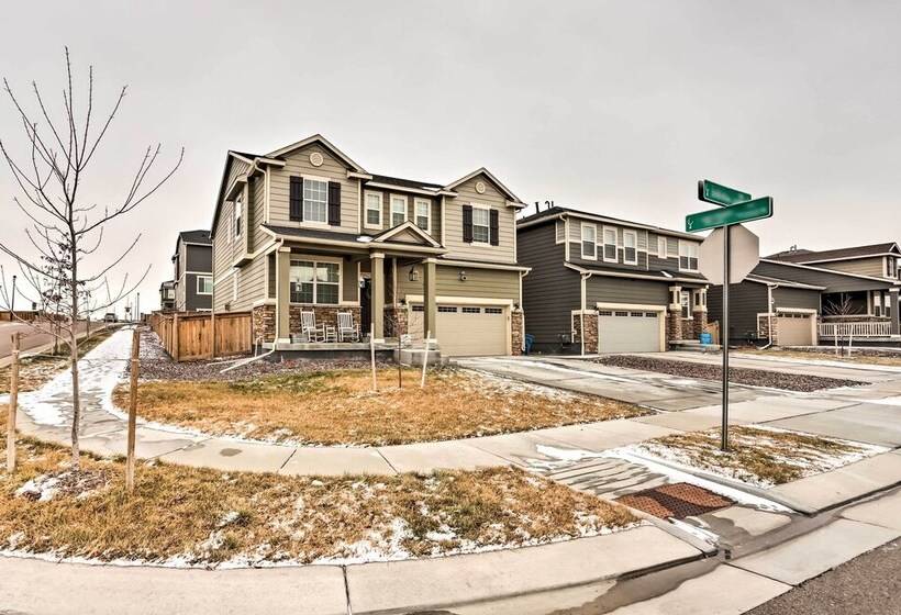 8 Mi To Barr Lake: Cozy Commerce City Home!