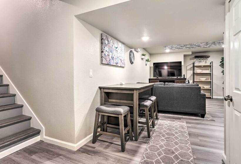 8 Mi To Barr Lake: Cozy Commerce City Home!